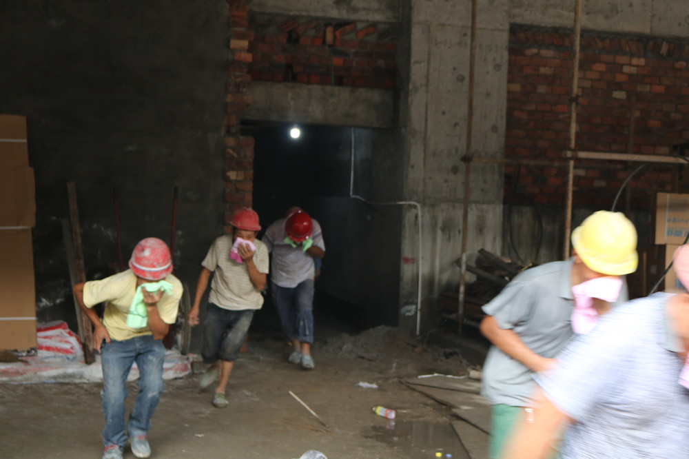 福建易順建筑工程有限公司“東升商城”工程2017年度《安全生產月》消防、救援應急演練