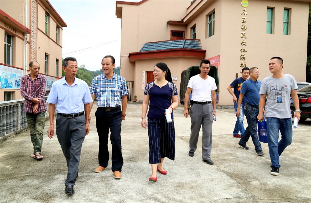 福建易順建筑工程有限公司“互動聯動、掛鉤幫扶”招沙甲村貧困戶捐贈儀式